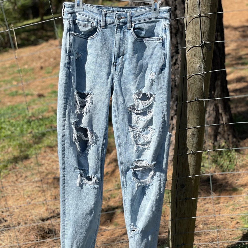 American eagle high waist mom jean size 6